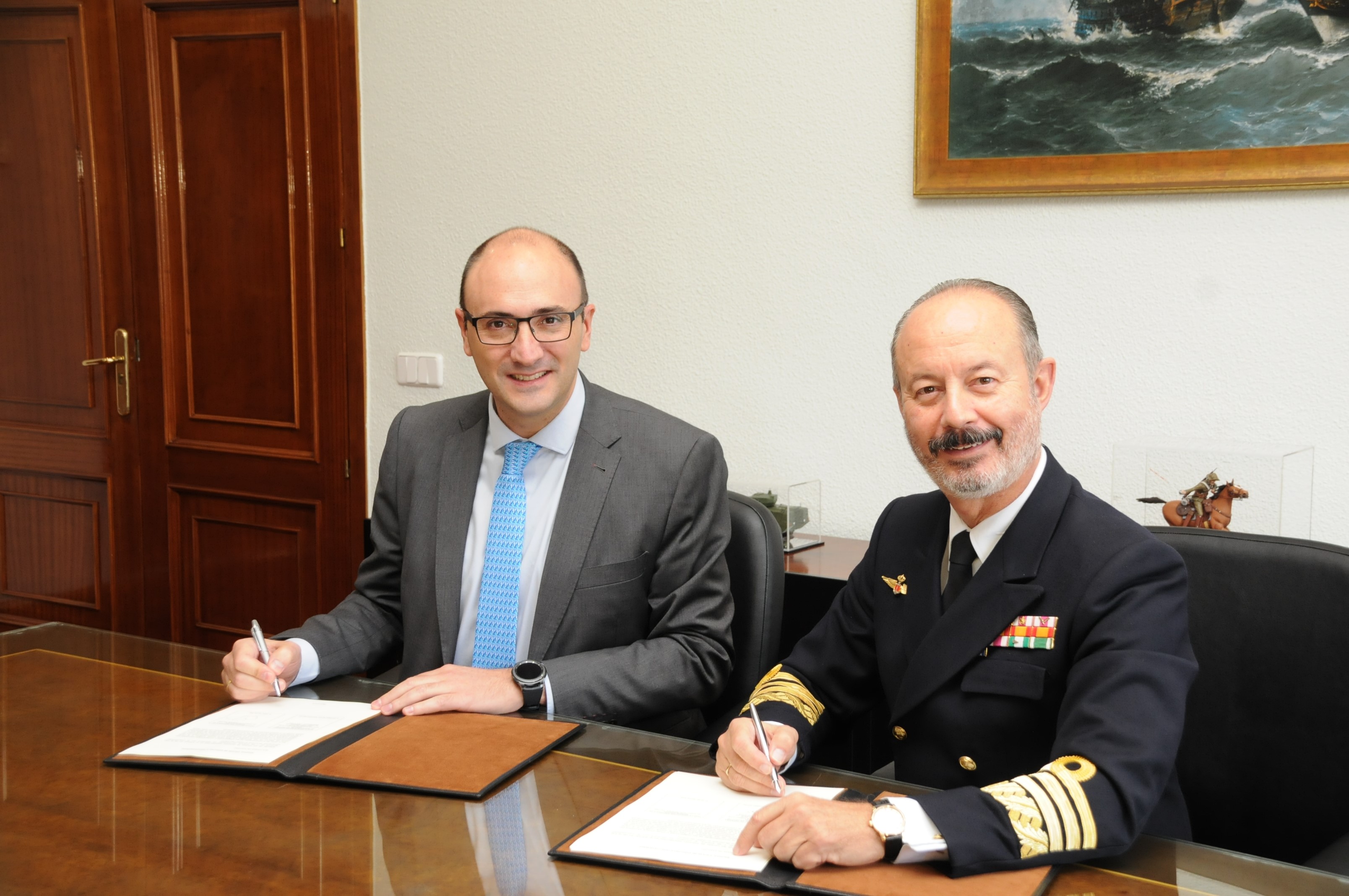 Convenio entre el Ministerio de Defensa y UNE en materia de Normalización