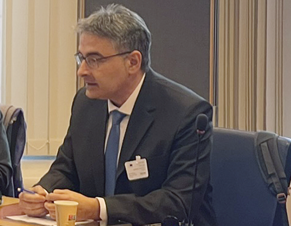 UNE presenta en el Parlamento Europeo los beneficios de la normalización en I+D+i