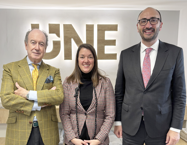 La Junta Directiva de UNE da la bienvenida a la directora general de UNESID