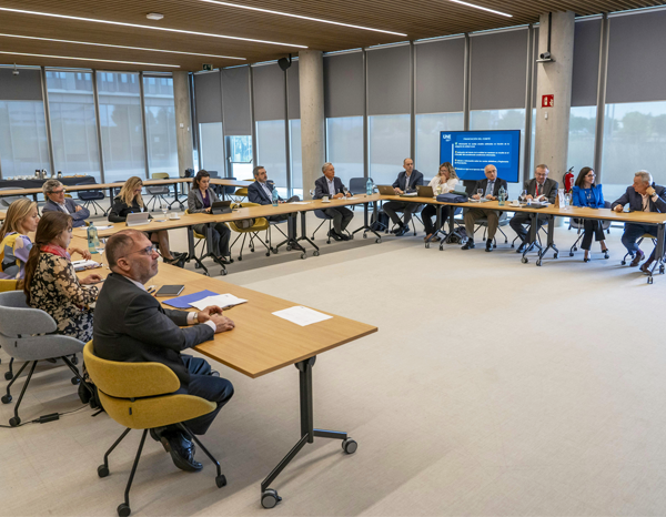 El CTN-UNE 150 revisa las normas de gestión ambiental en la sede de Airbus Defence and Space en Getafe