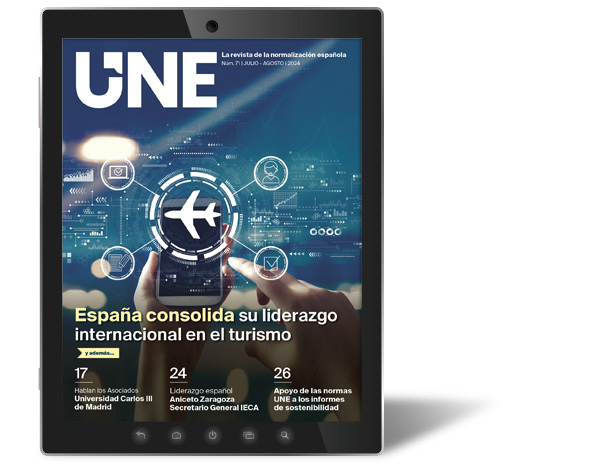 El liderazgo internacional de España en turismo, en la revista UNE
