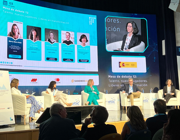 UNE subraya la relevancia de las normas en apoyo a la digitalización empresarial en el 38º Encuentro AMETIC